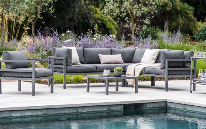 designer outdoor furniture